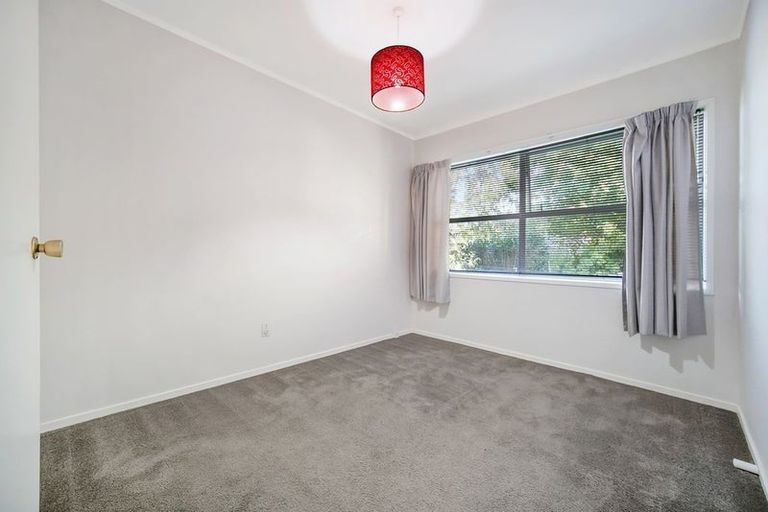 Photo of property in 25 Walnut Lane, Browns Bay, Auckland, 0630