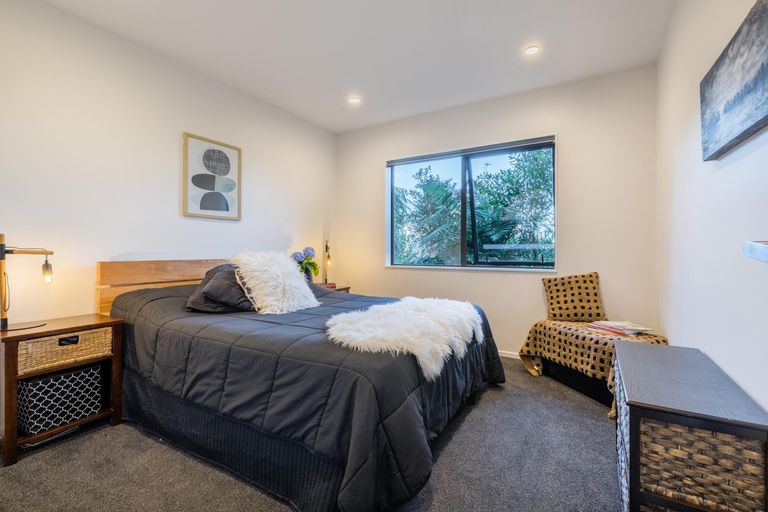 Photo of property in 410a Scenic Drive, Waiatarua, Auckland, 0612