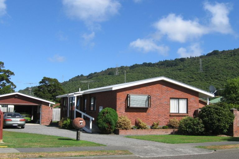 Photo of property in 12 Laredo Grove, Totara Park, Upper Hutt, 5018