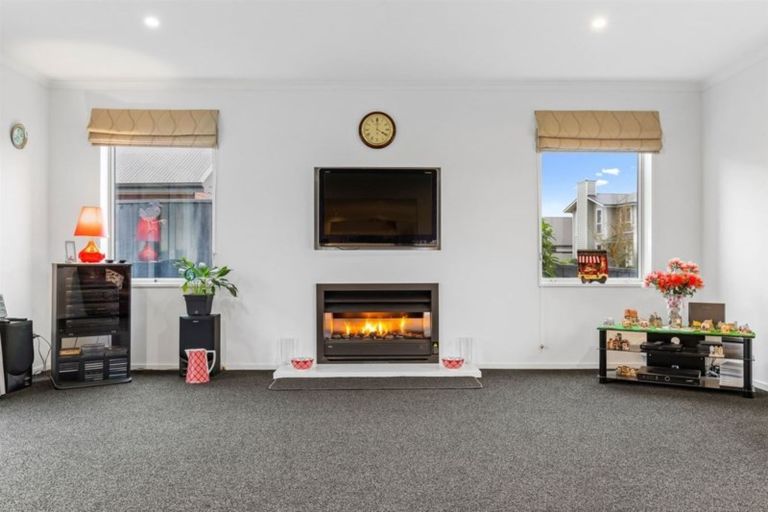 Photo of property in 5 Holly Place, Rangiora, 7400