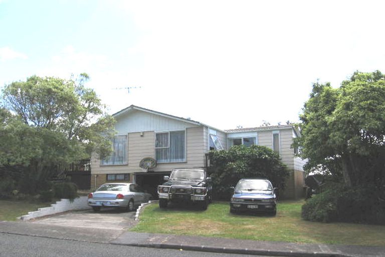 Photo of property in 9 Cockayne Crescent, Sunnynook, Auckland, 0620