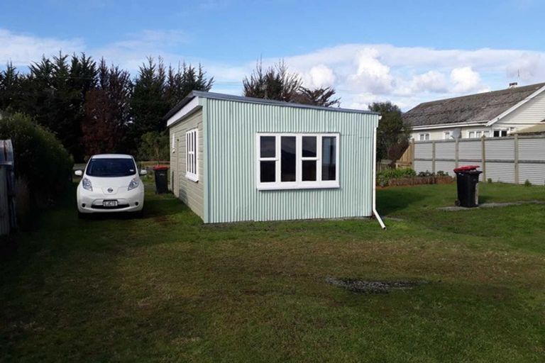 Photo of property in 25 Main Road, Tuatapere, 9620