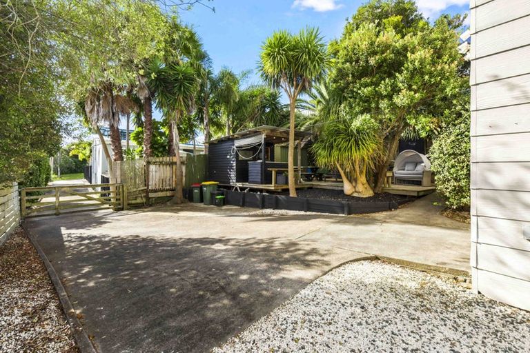 Photo of property in 1297b Whangaparaoa Road, Army Bay, Whangaparaoa, 0930