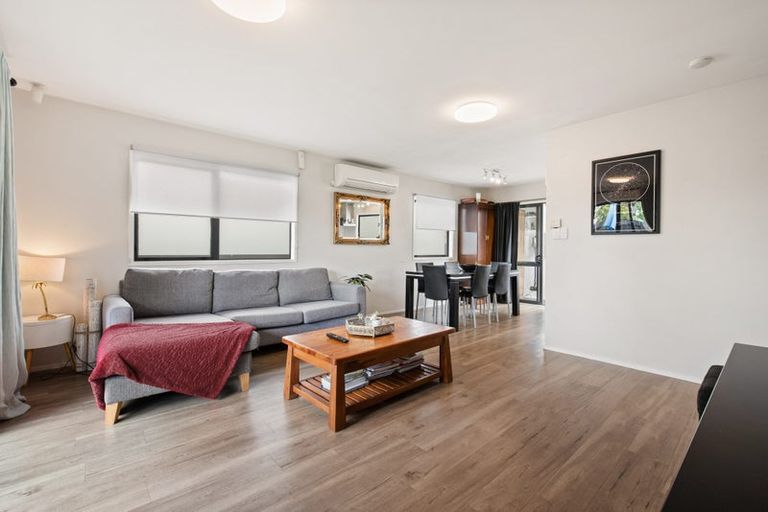 Photo of property in 3a Vela Place, Clarks Beach, 2122