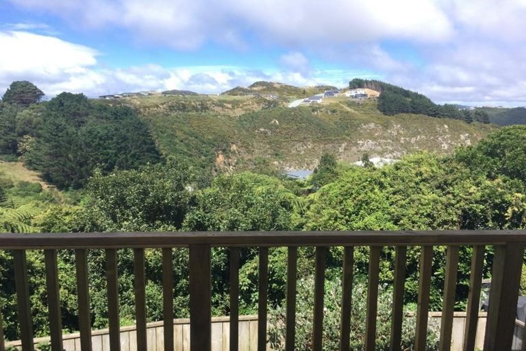 Photo of property in 18a Cheltenham Terrace, Newlands, Wellington, 6037