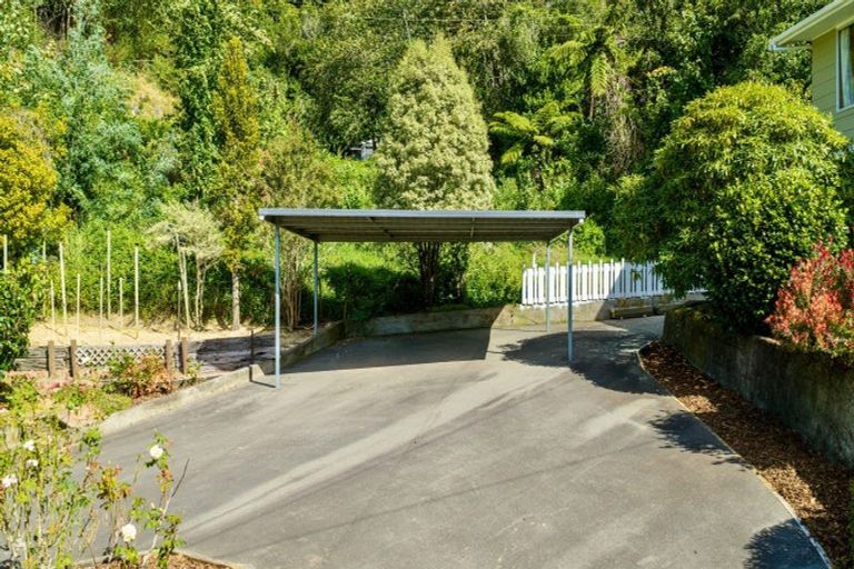 Photo of property in 83 Kent Street, Picton, 7220