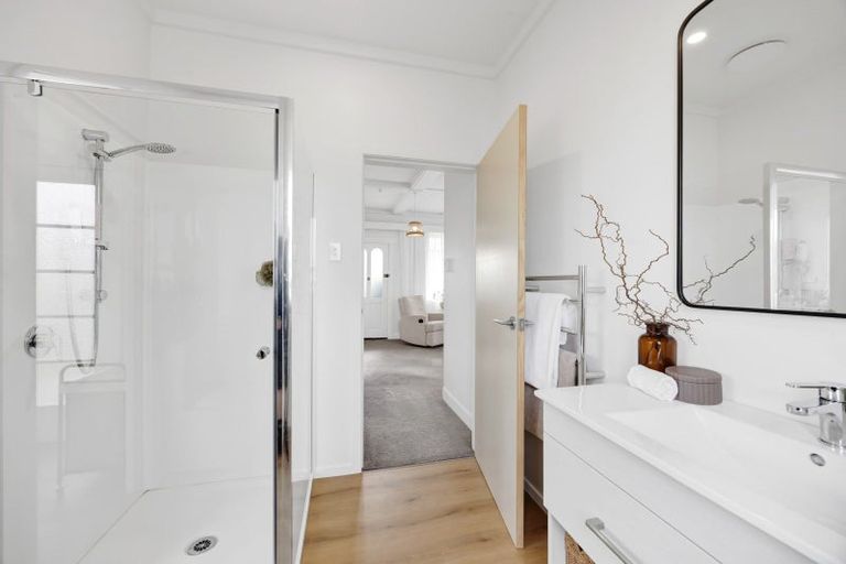 Photo of property in 21 High Street West, Waitara, 4320