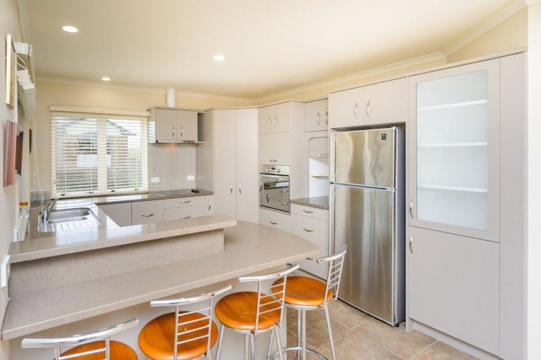 Photo of property in 1 Silkwood Place, Fitzherbert, Palmerston North, 4410