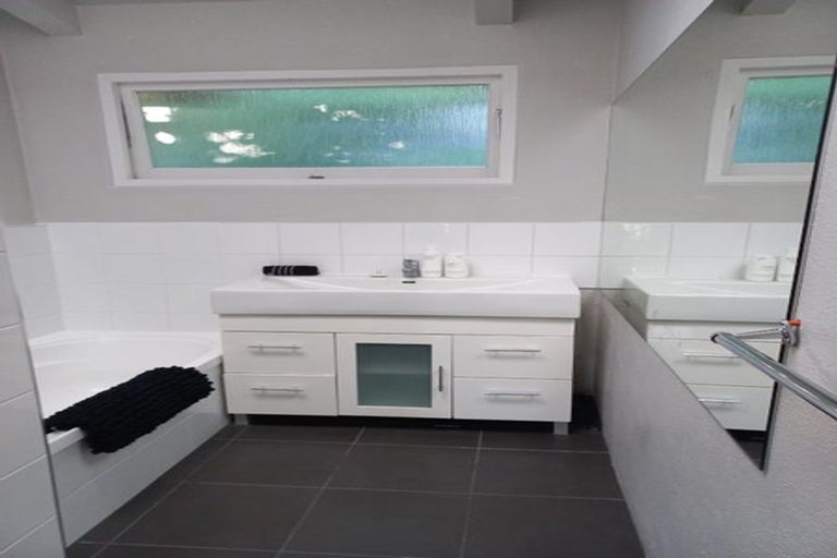 Photo of property in 35 Tremaine Avenue, Two Mile Bay, Taupo, 3330