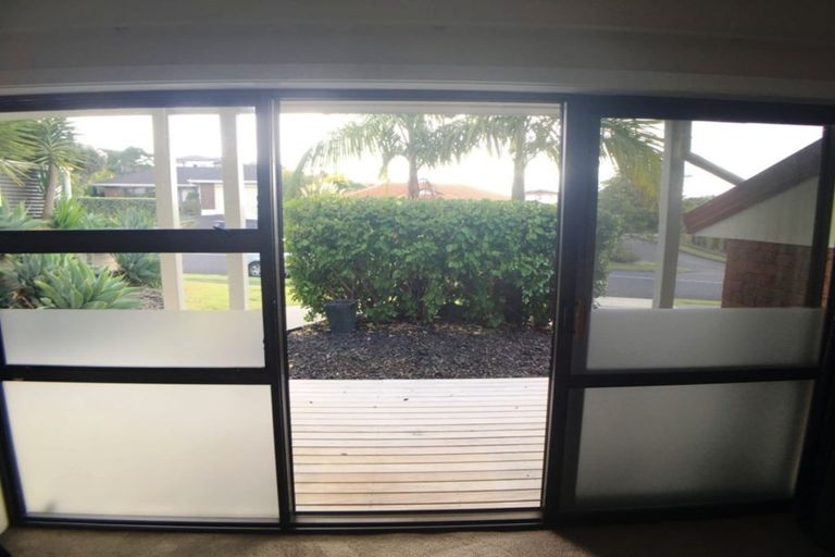 Photo of property in 24 Lexington Drive, Botany Downs, Auckland, 2010