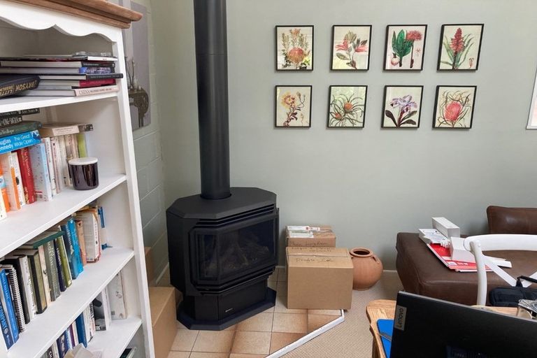 Photo of property in 92a Churton Drive, Churton Park, Wellington, 6037