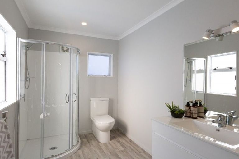 Photo of property in 17 Bluegum Road, Paraparaumu Beach, Paraparaumu, 5032