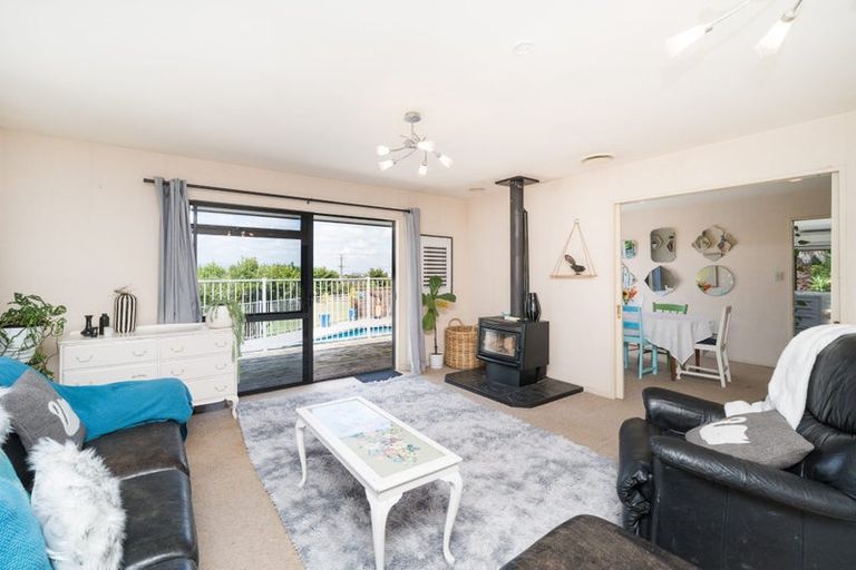 Photo of property in 49 Schnell Drive, Kelvin Grove, Palmerston North, 4414