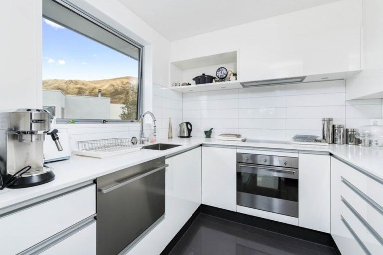 Photo of property in 33 Sargood Drive, Wanaka, 9305