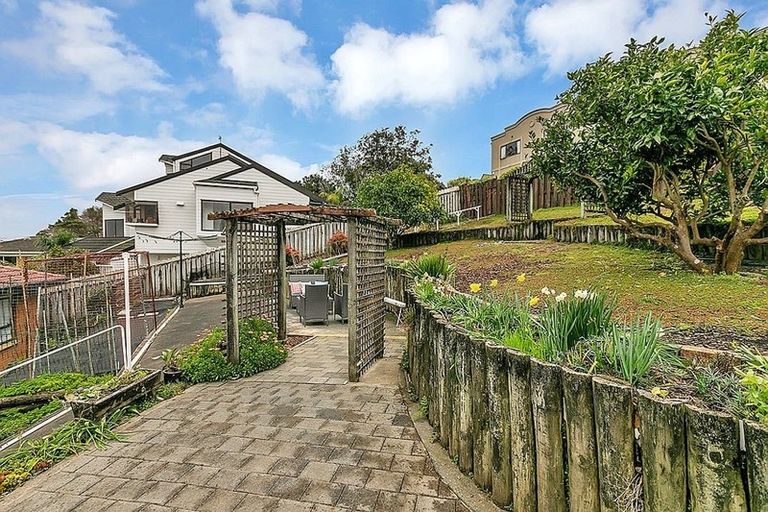 Photo of property in 51 Chelsea View Drive, Chatswood, Auckland, 0626