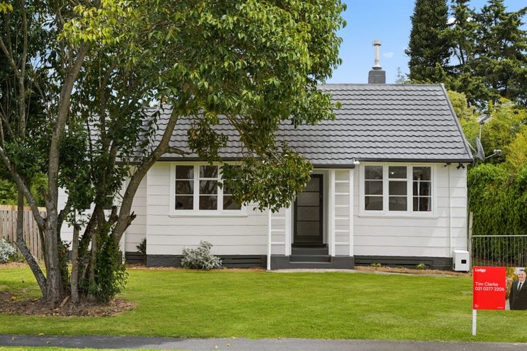 Photo of property in 15 Paul Crescent, Fairfield, Hamilton, 3214