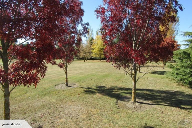 Photo of property in 2 Joshua Place, Helensburgh, Dunedin, 9010