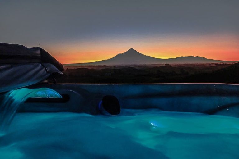 Photo of property in 821 Tariki Road, Ratapiko, Inglewood, 4390