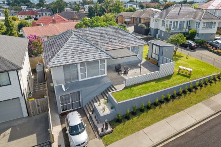 Photo of property in 18a Tiroroa Avenue, Te Atatu South, Auckland, 0610