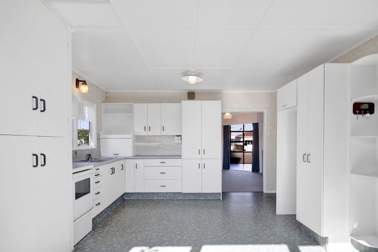 Photo of property in 124 Glover Road, Hawera, 4610