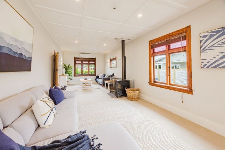 Photo of property in 14 Francis Drake Street, Waipukurau, 4200