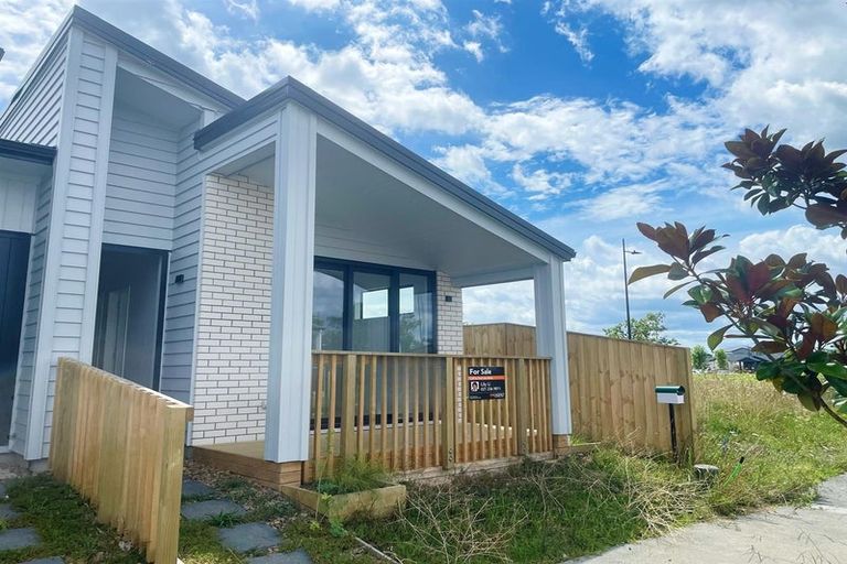 Photo of property in 8 Ihi Place, Karaka, 2578