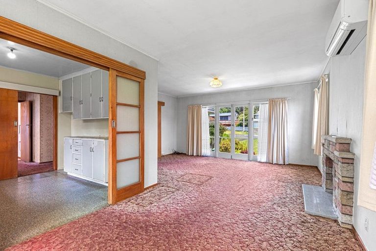 Photo of property in 15 Lauderdale Road, Birkdale, Auckland, 0626