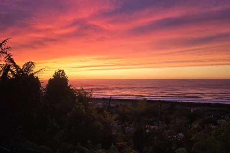 Photo of property in 22 Stanton Crescent, Karoro, Greymouth, 7805