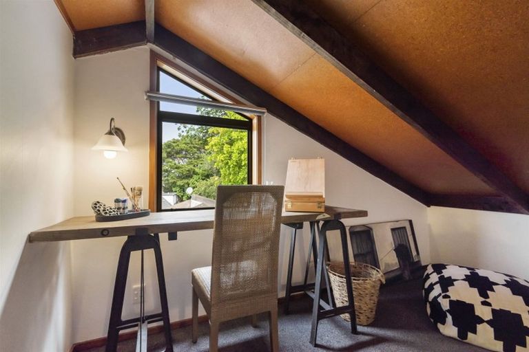 Photo of property in 5 Totara Grove, Hillcrest, Auckland, 0627