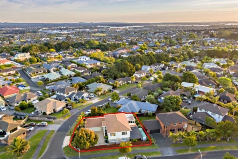 Photo of property in 1 Kumar Place, The Gardens, Auckland, 2105