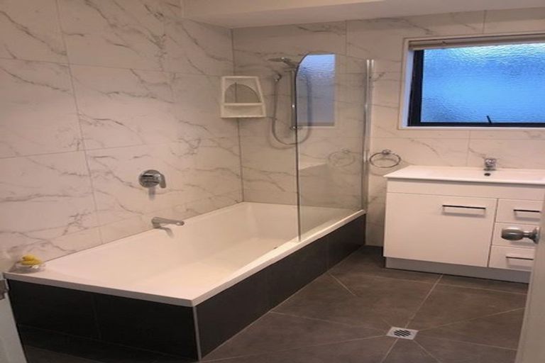 Photo of property in 61a Farquhar Road, Glendene, Auckland, 0602