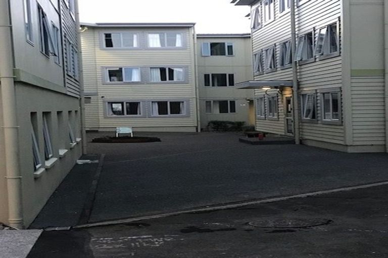 Photo of property in Basin Reserve Complex, 28/4 Sussex Street, Mount Cook, Wellington, 6021