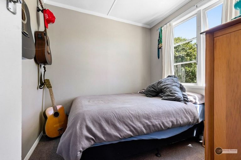 Photo of property in 15 Davis Grove, Wainuiomata, Lower Hutt, 5014