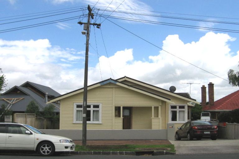 Photo of property in 35 St Michaels Avenue, Point Chevalier, Auckland, 1022