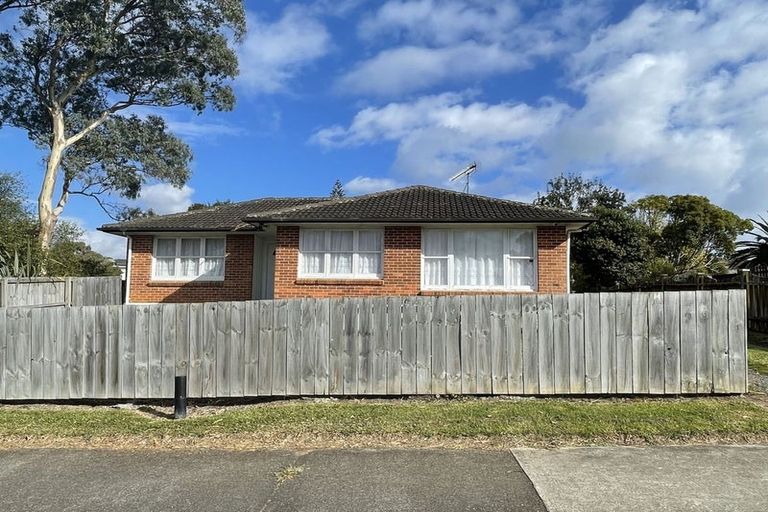 Photo of property in 111 Gossamer Drive, Pakuranga Heights, Auckland, 2010