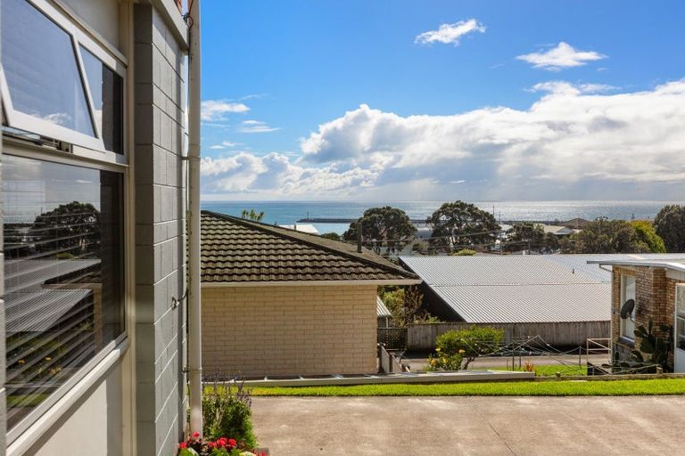 Photo of property in 14 South Road, Moturoa, New Plymouth, 4310