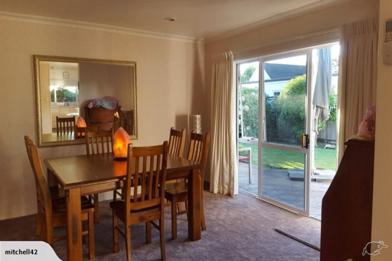 Photo of property in 12 Clare Street, Cambridge, 3434