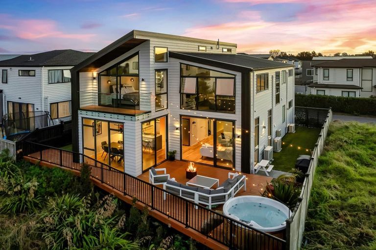 Photo of property in 39 Craigs Way, Hobsonville, Auckland, 0616