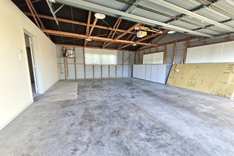 Photo of property in 26 Coniston Avenue, Te Atatu South, Auckland, 0610