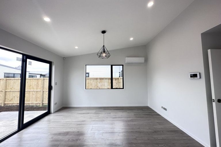 Photo of property in 10 Clayden Shuttleworth Street, Papakura, 2110