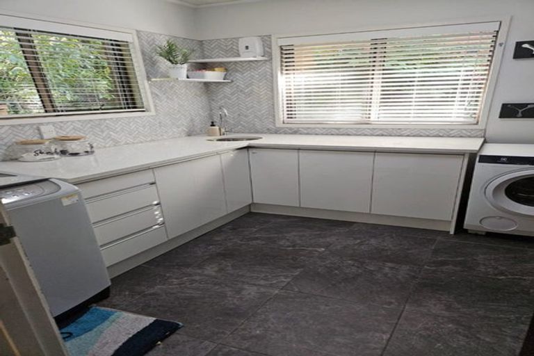 Photo of property in 824 West Coast Road, Oratia, Auckland, 0604