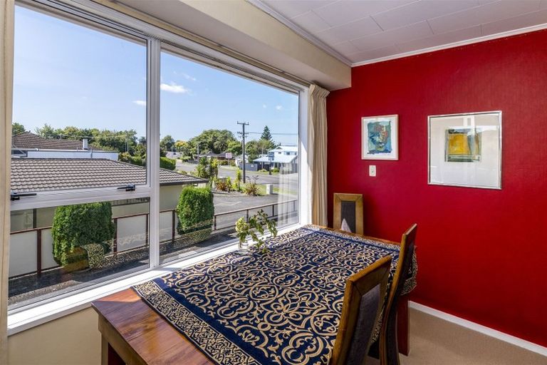 Photo of property in 355 Oxford Street, Levin, 5510