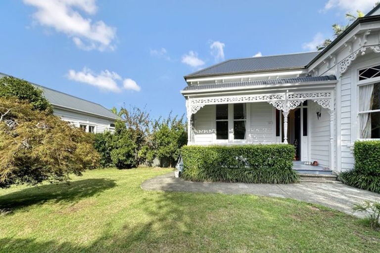 Photo of property in 22a Puriri Avenue, Greenlane, Auckland, 1051