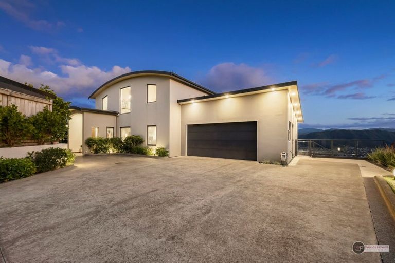 Photo of property in 30 Arahiwi Grove, Tirohanga, Lower Hutt, 5010