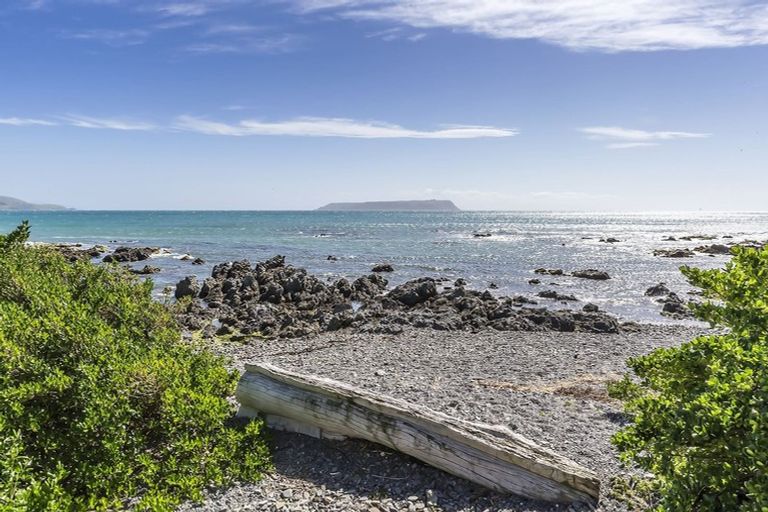 Photo of property in 77 Moana Road, Plimmerton, Porirua, 5026