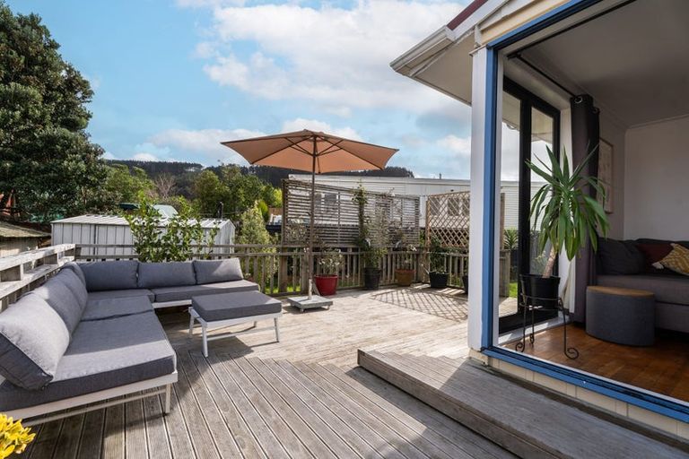 Photo of property in 32 Davidson Crescent, Tawa, Wellington, 5028