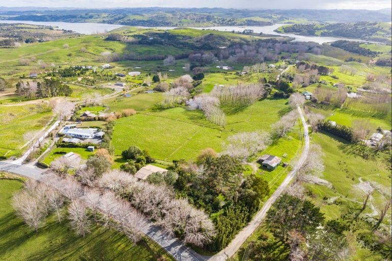 Photo of property in 950 Oneriri Road, Kaiwaka, 0573