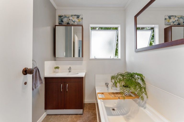 Photo of property in 19 Peppertree Glade, Kelvin Grove, Palmerston North, 4414