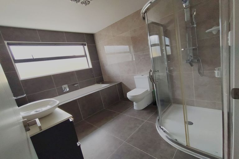 Photo of property in 14 Golden Morning Drive, Albany Heights, Auckland, 0632