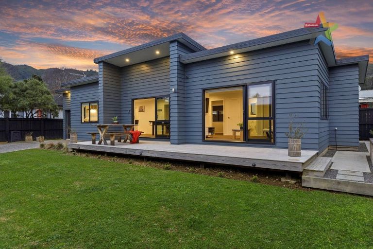 Photo of property in 428a Stokes Valley Road, Stokes Valley, Lower Hutt, 5019